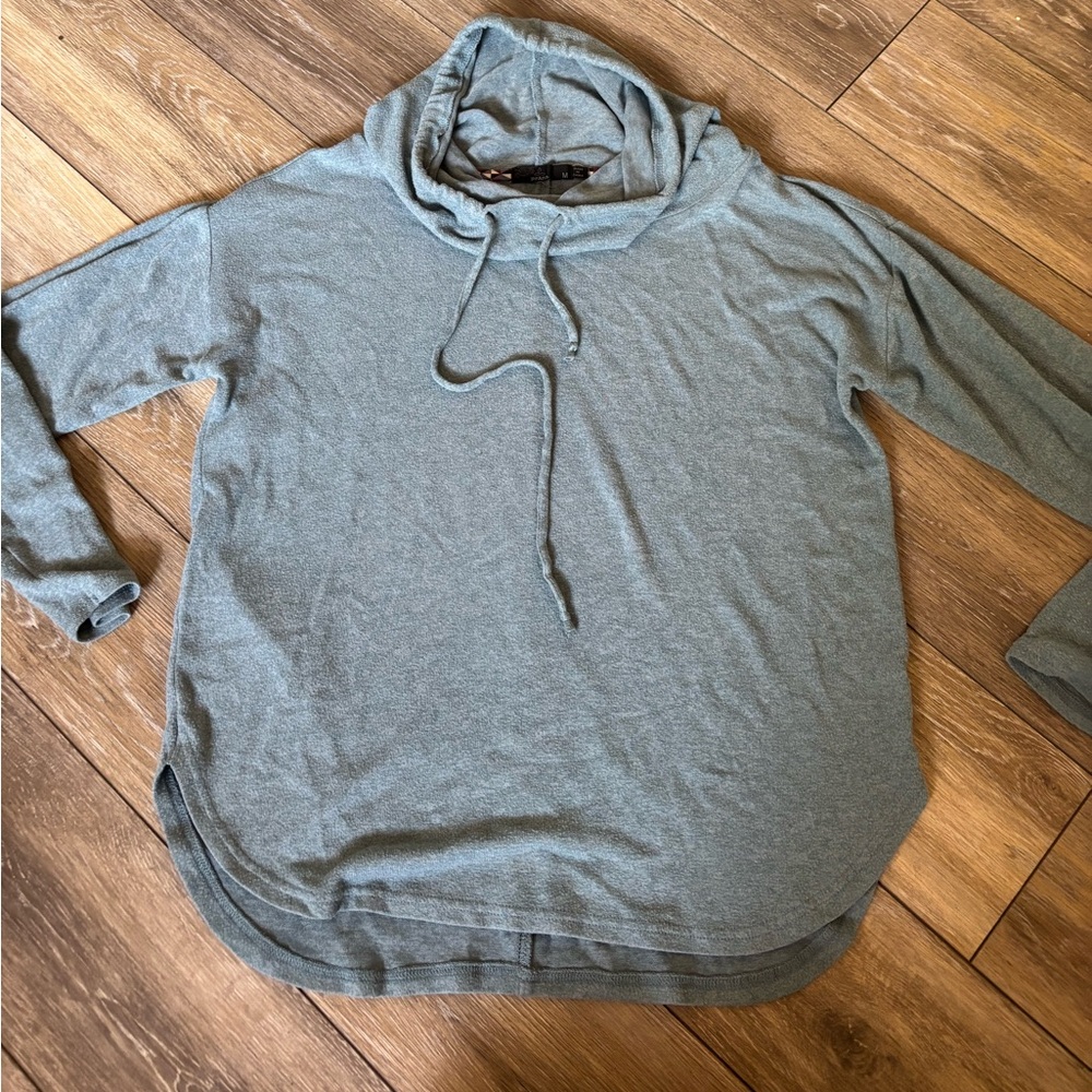 Prana Heather Gray blue  Top- women’s medium- like new-soft